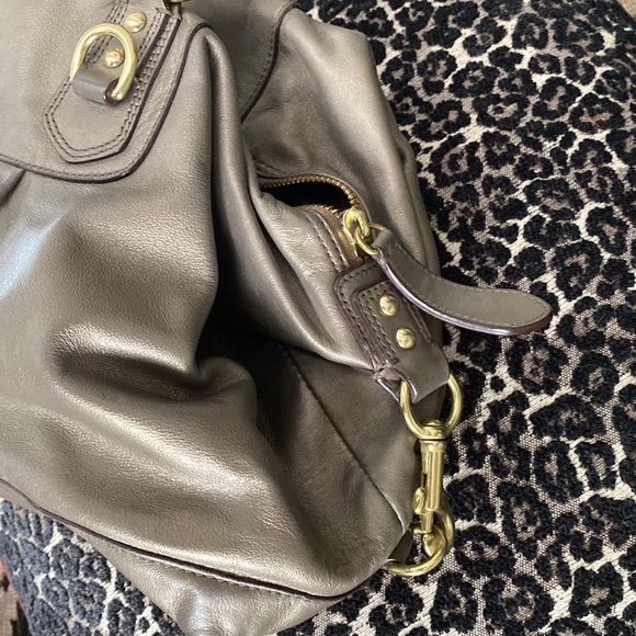 Coach Ashley satchel convert with strap but does not come with it - Picture 3 of 8